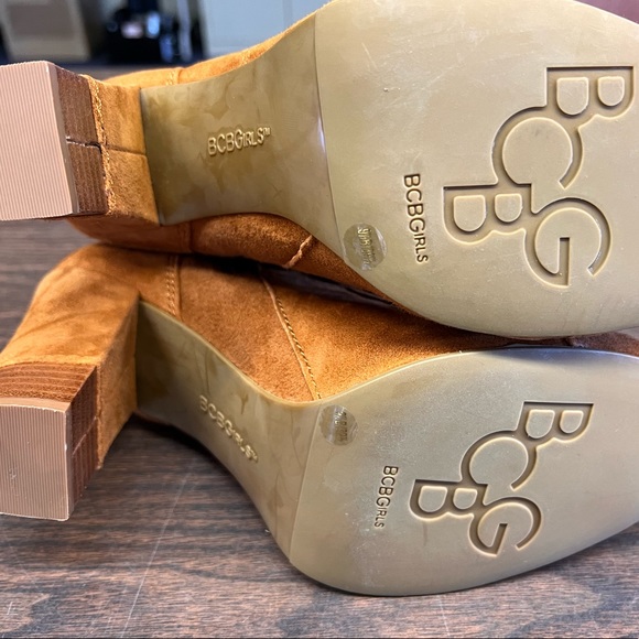 NWOB BCBG Suede boots size 9 1/2 - Picture 2 of 6